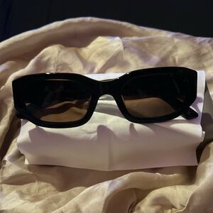 VEHLA Felix Sunglasses in Black/Choc